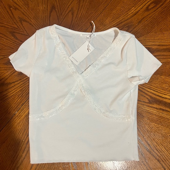 white crop top - Picture 1 of 2